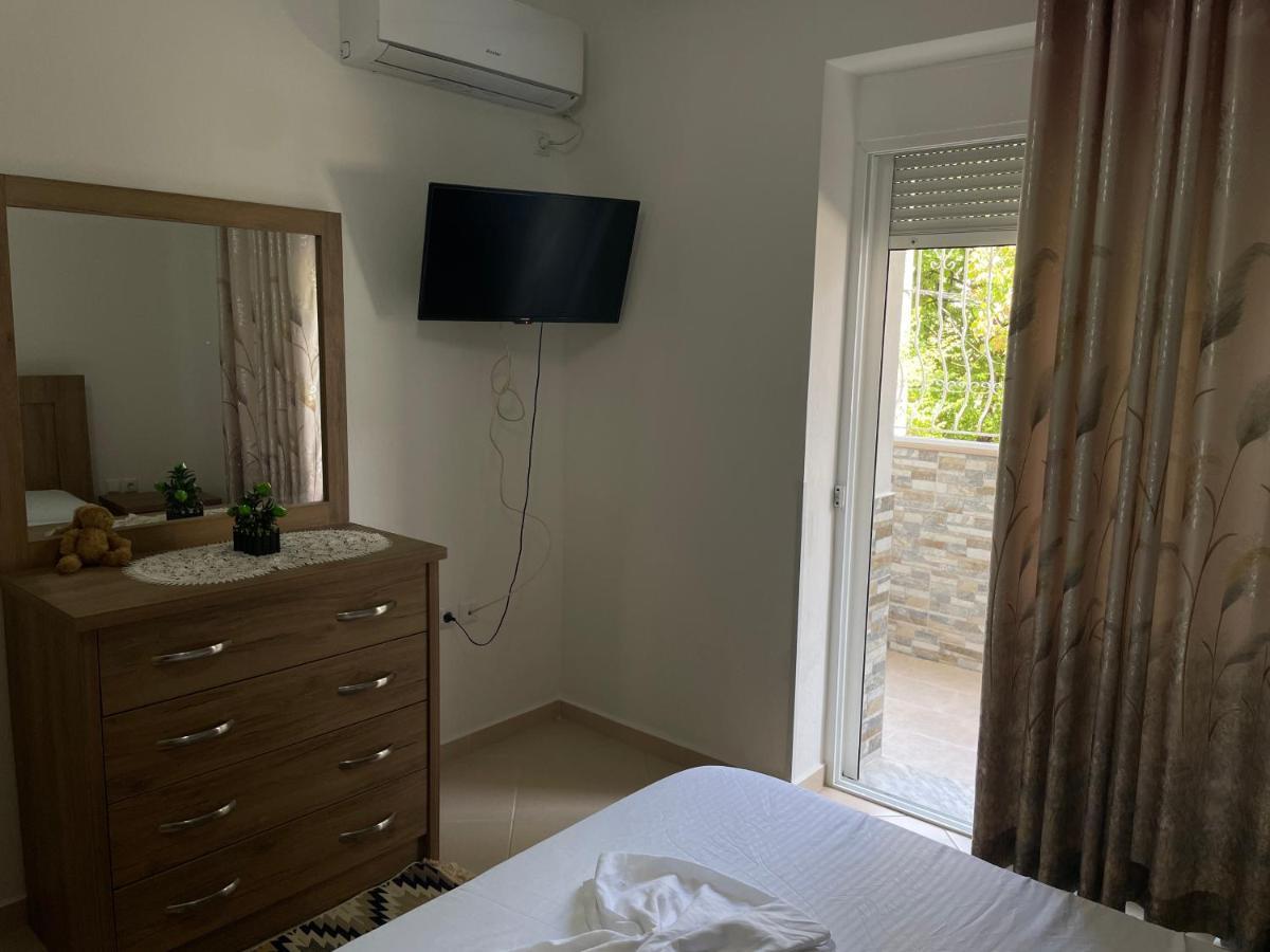 Guest House Taverna Laberia 3 Гирокастра Экстерьер фото
